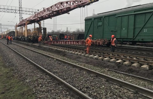 Одесские железнодорожники проводят капитальный ремонт путей