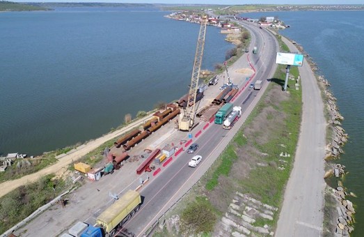 В Одесской области начали ремонт моста через Хаджибейский лиман
