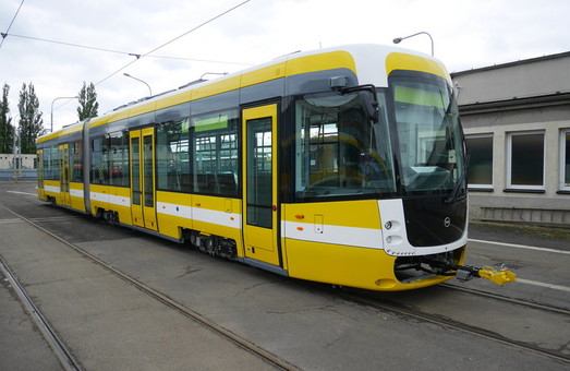 В Пльзень прибыл первый трамвай EVO2