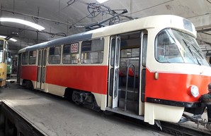 Во Львове завершают капитальный ремонт ретро-трамвая