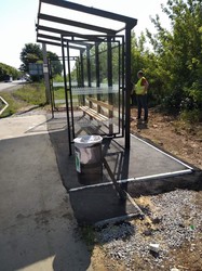 На дорогах Одесской области ставят стеклянные автобусные остановки (ФОТО)
