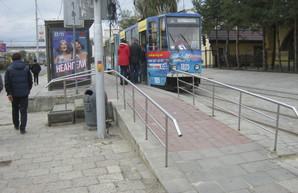 Во Львове наконец определились, как строить остановки, совместимые со всеми моделями трамваев