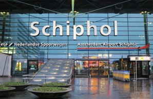 Забастовка транспортников частично парализовала работу аэропорта Схипхол в Амстердаме