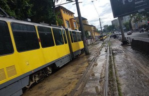 Сильный дождь частично парализовал работу трамваев во Львове