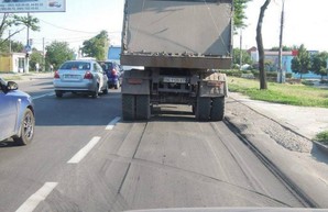 Большегрузному транспорту разрешат перемещаться по автодорогам Украины только по ночам
