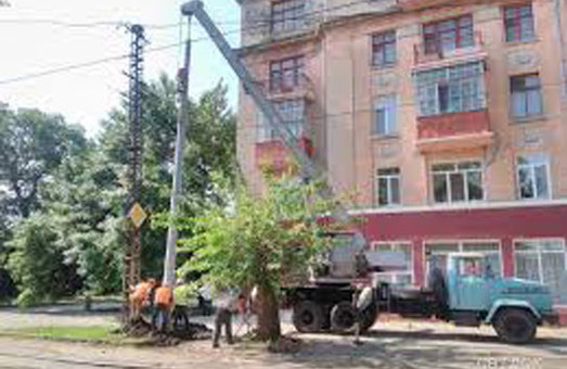 В Николаеве проводят текущий ремонт электротранспортной инфраструктуры