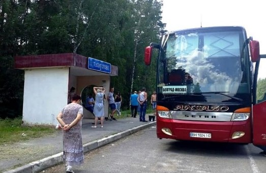 Пассажиры автобуса Болград – Москва на 18 часов застряли в поле из-за неисправности автобуса