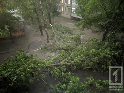 Непогода в Кривом Роге приостановила работу городского транспорта и даже железной дороги