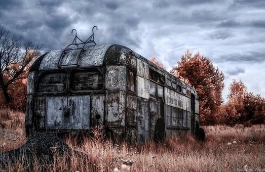 В Чернобыльской зоне нашли кузов раритетного для Украины троллейбуса МТБ-82