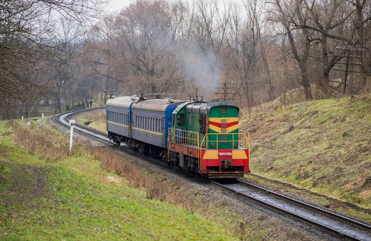 В «Укрзализныце» думают над тем, как использовать пассажирские поезда для грузопервозок