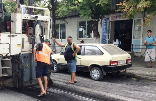В Белгород-Днестровском Одесской области активно ремонтируют улицы и тротуары
