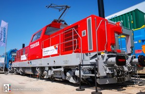 «Укрзализныця» хочет закупить легкие четырехосные электровозы и маневровые локомотивы «Toshiba»