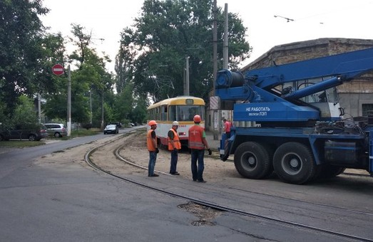 Одесситы из Малиновского района жалуются на плохое состояние трамвайных путей