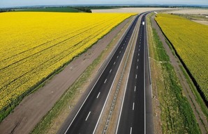 В «Укравтодоре» рапортуют: уже отремонтировали половину запланированных на этого год дорог государственного значения