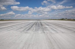 В начале осени взлетно-посадочные полосу в аэропорту Запорожья будут ремонтировать