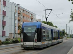 Вместо шинного трамвая в французском городе Кан начал работать обычный трамвай