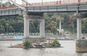 В Киеве рушится еще один мост