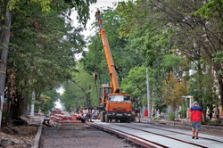 В Одессе на Софиевской уже начали укладывать новые трамвайные пути (ФОТО)