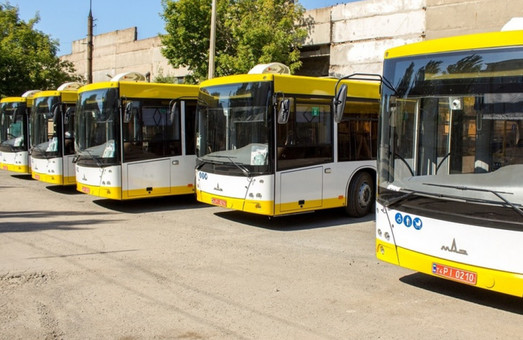 Муниципальный автопарк Мариуполя пополнился пятью новыми автобусами