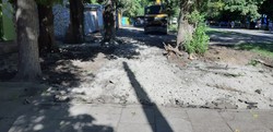 В Одессе начали ремонтировать тротуары вдоль линии трамвая №13