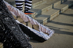Под Одесский облсовет принесли гроб: символически похоронили дороги на Киев и Николаев (ФОТО)