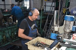 При ремонте буксира «Лука Капикраян» применяют новые технологии ремонта двигателя