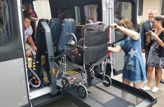 В Подольском районе Одесской области начало работать социальное такси для людей с инвалидностью