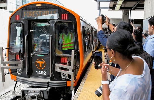 В метрополитене Бостона начали эксплуатировать поезда метрополитена китайского производства