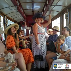 В День Независимости по Львову проехал 110-летний ретро-трамвай