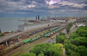 Из-за нехватки локомотивов, на сети «Укрзализныци» сейчас простаивает около 15 тысяч грузовых вагонов