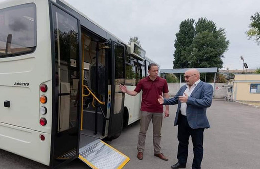В Каменское прибыло 10 новых автобусов «Атаман»