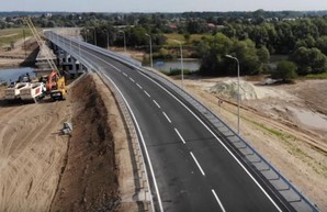 Во Львовской области открыли реконструированный мост через Днестр длиной около 180 метров