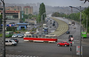 Общественный транспорт Харькова должны очистить от бумажной рекламы