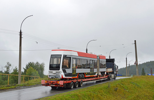 Усть-Катавский вагоностроительный завод отправил на испытания в Челябинск трехсекционный трамвай 71-633