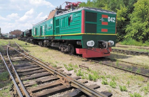 На Запорожском электровозоремонтном заводе капитально восстановили промышленный локомотив