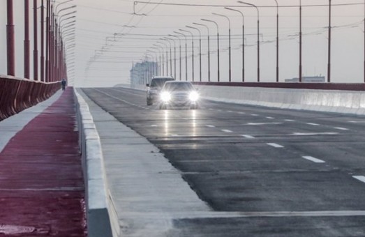 В Днепре открыли движение транспорта по Новому мосту