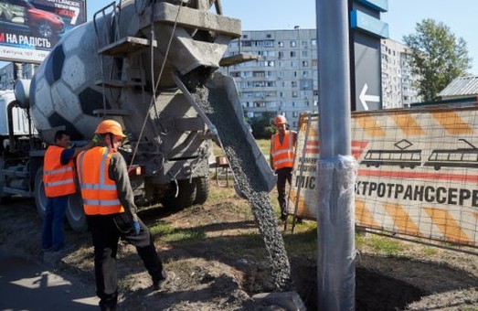 В Харькове строят новую троллейбусную линию