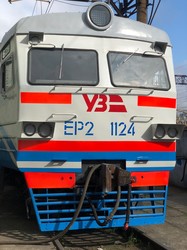 Отремонтированный электропоезд Львовской железной дороги «застрял» на заводе в Киеве