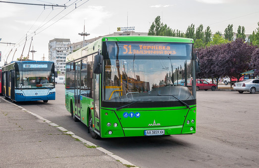 Стоимость перевозки одного пассажира в коммунальных автобусах Николаева составляет 23 гривны