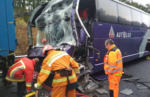 Вчера пассажирский автобус, который ехал в Одессу, попал в аварию на трассе М-05 Киев – Одесса