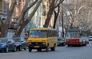 Одесские полицейские проверяют маршрутки и тяжелые грузовики