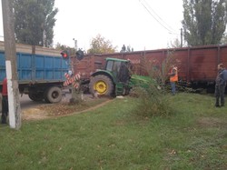 В Одесской области произошло столкновение грузового поезда с трактором (ФОТО)