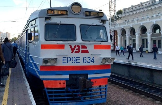 Капитально отремонтированная электричка ЭР9Е-634 возит пассажиров из Одессы в Белгород-Днестровский