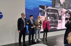 Китайская компания «Yutong» представила на выставке «Busworld Europe 2019» туристический автобус и городской электробус