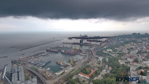 Из-за тумана введены ограничения в работе в трех портах Одесской области