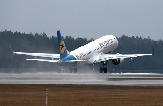 «Международные авиалинии Украины» отменяют авиарейсы в четыре города