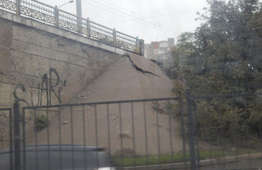 В Одессе разрушается путепровод над Балковской возле автовокзала