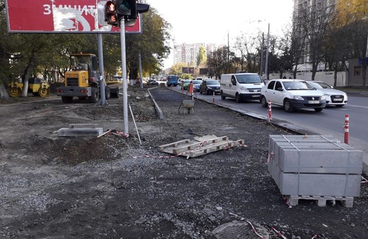 В Одессе расширяют дорогу на перекрестке улиц Инглези и Варненской