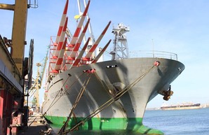 В порту Черноморск под Одессой разгрузили судно с лопастями для ветрогенераторов