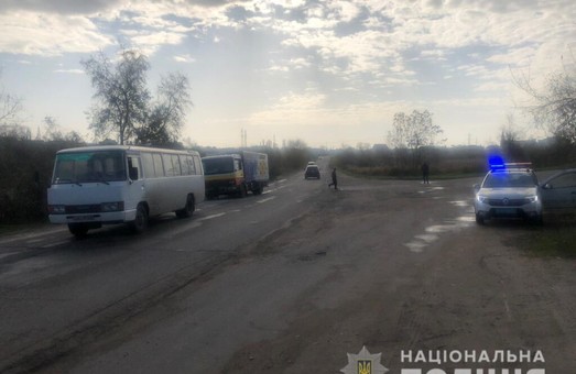 Под Одессой грузовик врезался в автобус с пассажирами